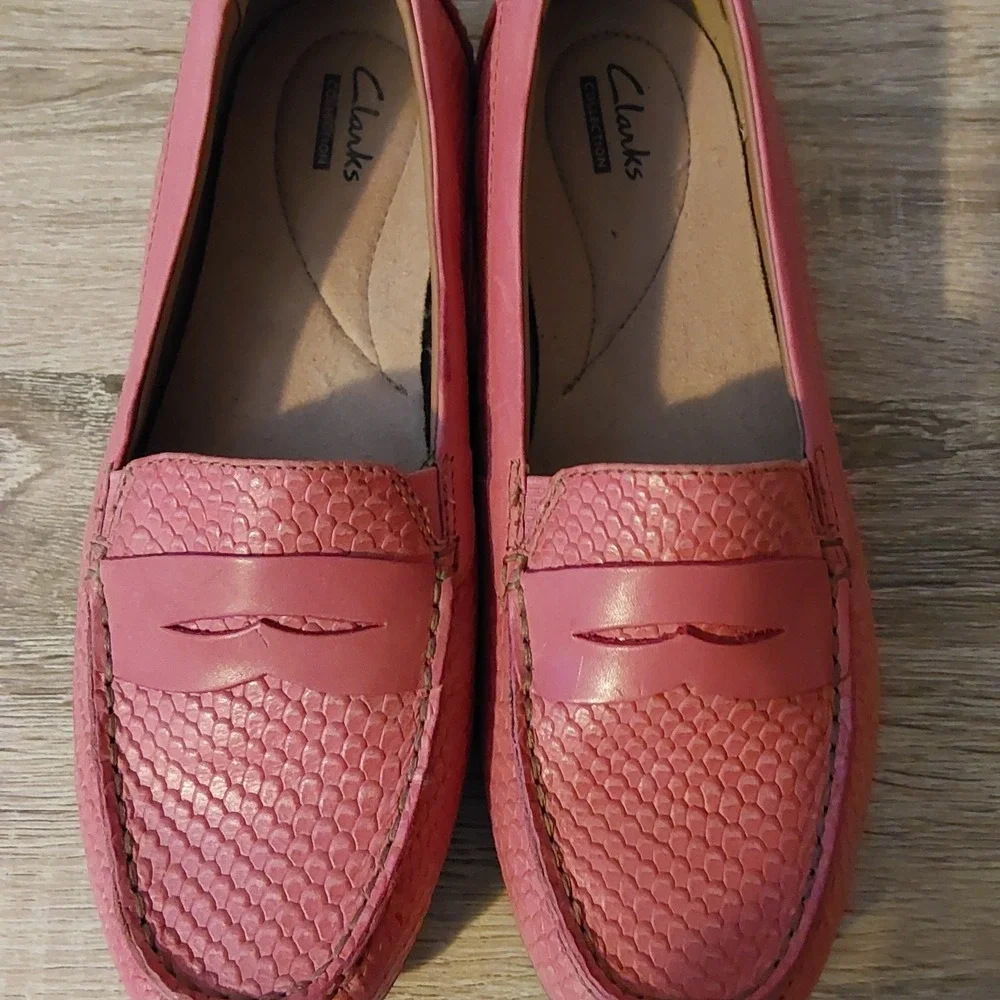 Clarks Collection Penny Loafers Flats Womens Size 7.5M Coral Slip On Casual Shoe - Picture 9 of 9
